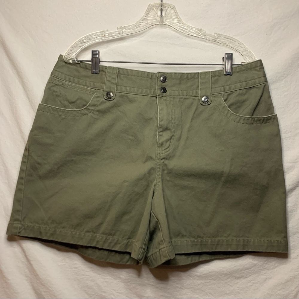 Sonoma Women's Cargo Shorts in Olive